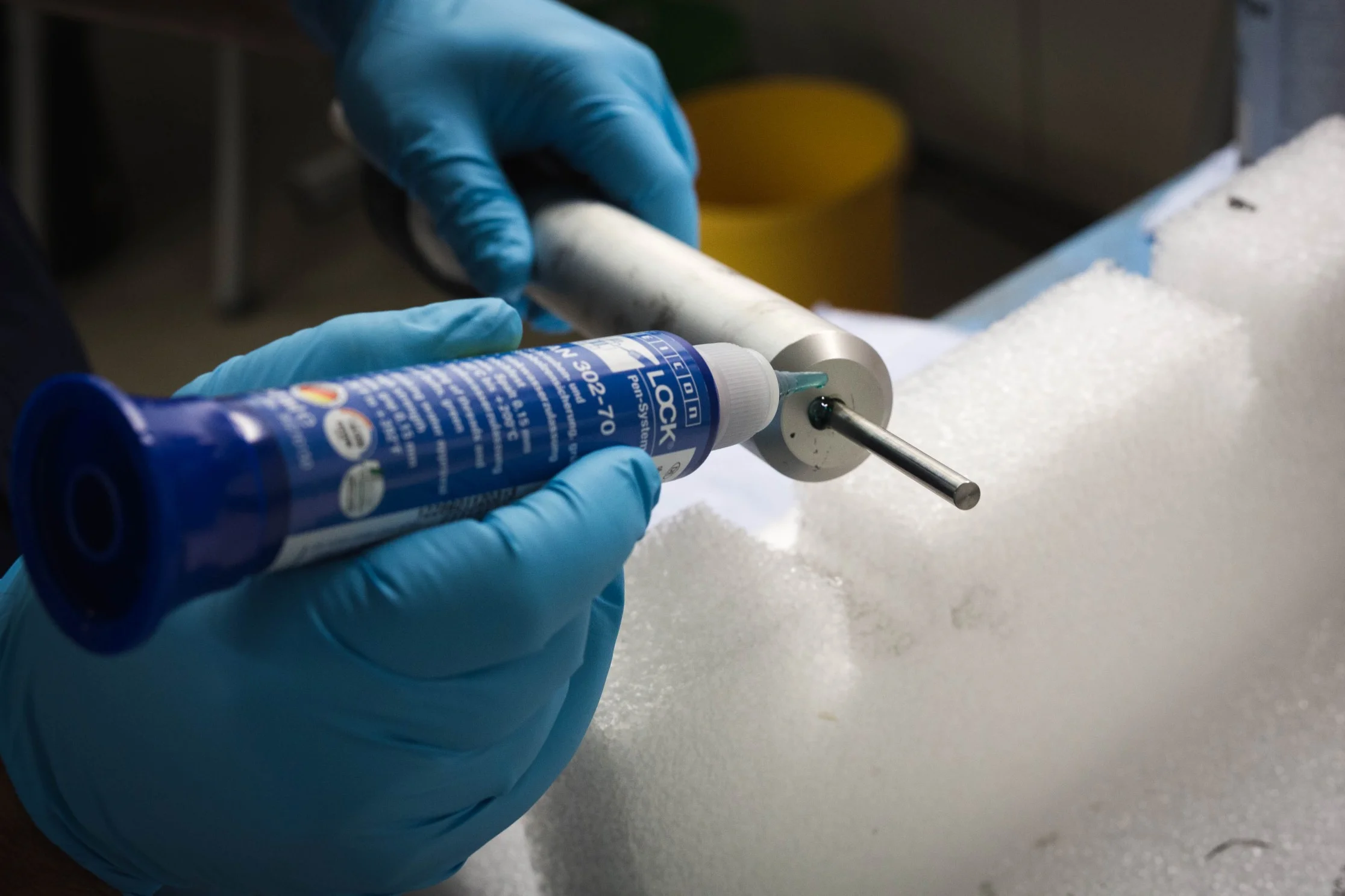 Hình ảnh Minh Hoạ Keo Anaerobic