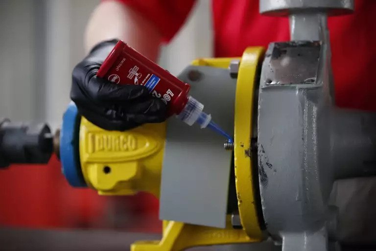 Keo khóa ren cho thiết bị cơ khí